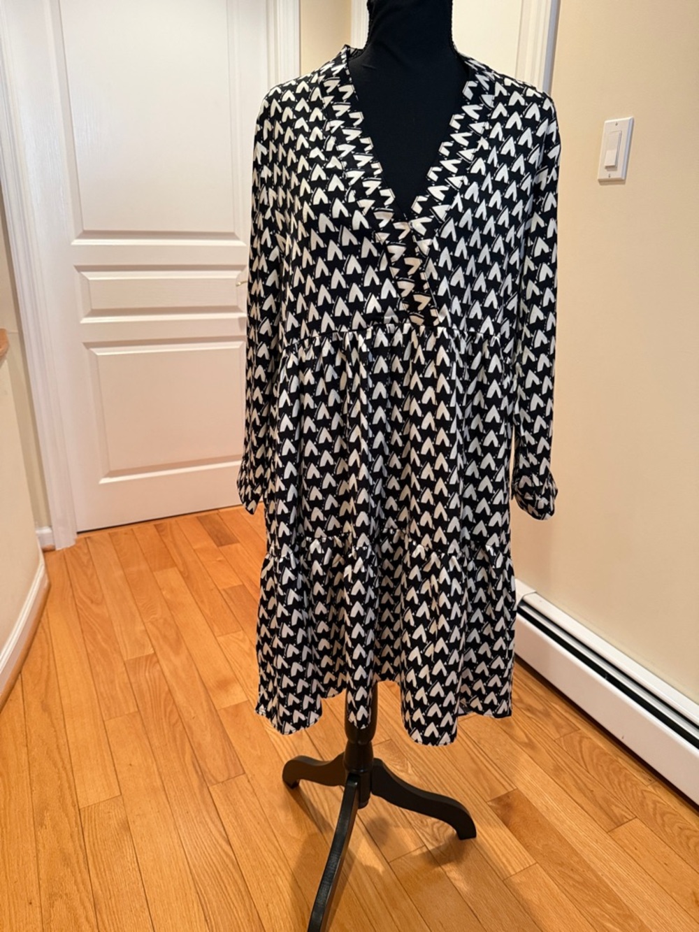 Lior Paris Stylish Long Sleeve Black & White Printed V-Neck Tiered Dress